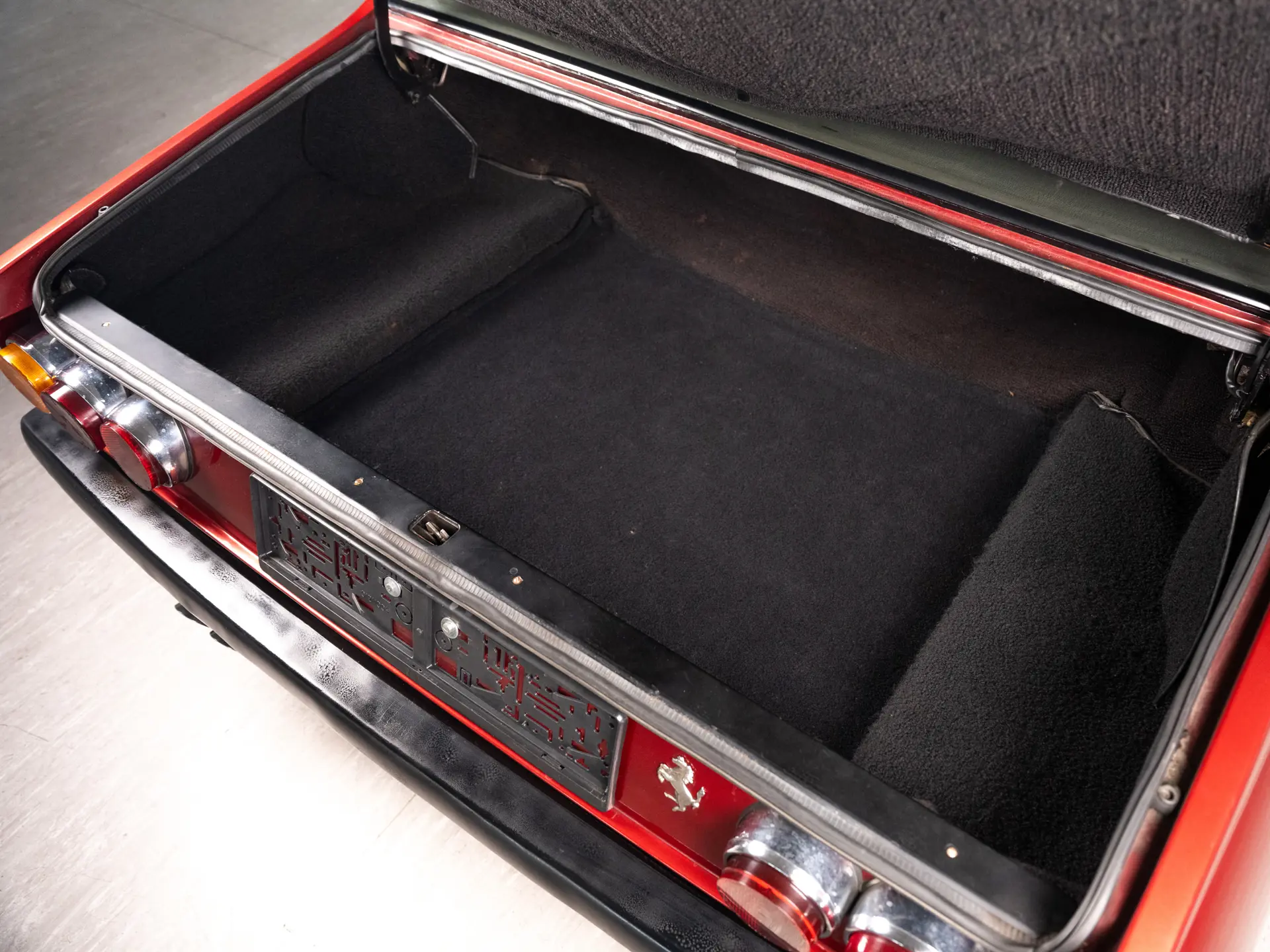 Ferrari 365 GT4 2+2 (Pinifarina) - 1973-43