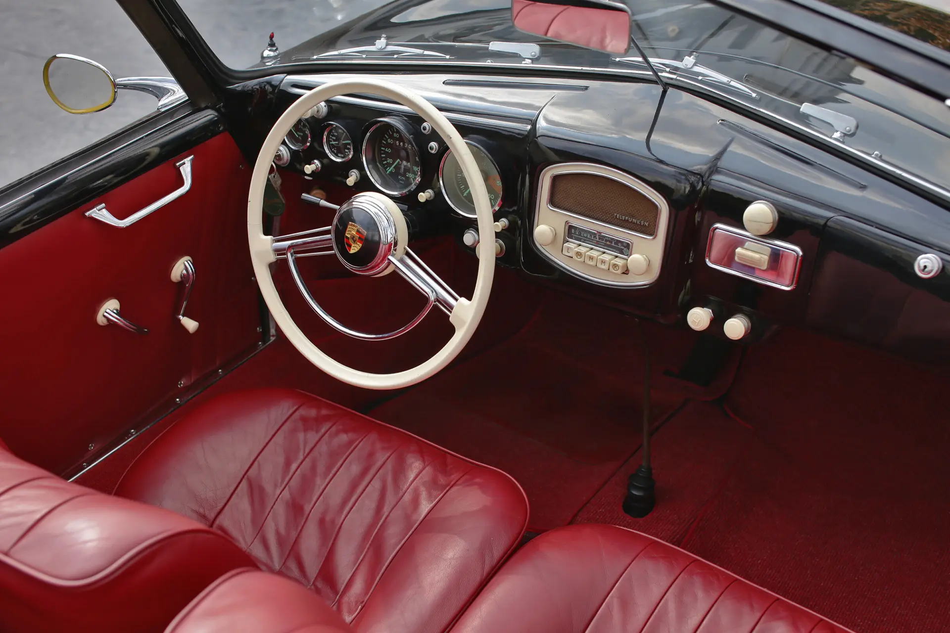 Porsche 356 Pre-A 'Knickscheibe' 1500 Cabriolet (Reutter) - 1953-04