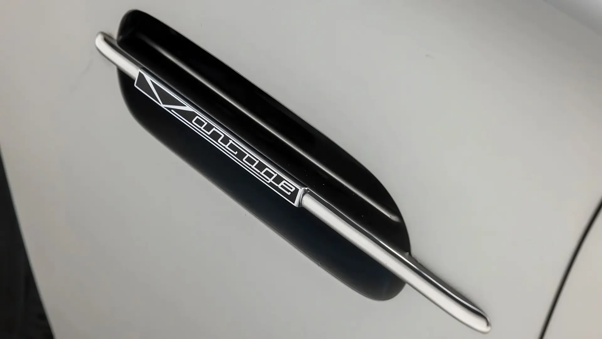 Aston Martin DB5 Vantage - 1965 - 05