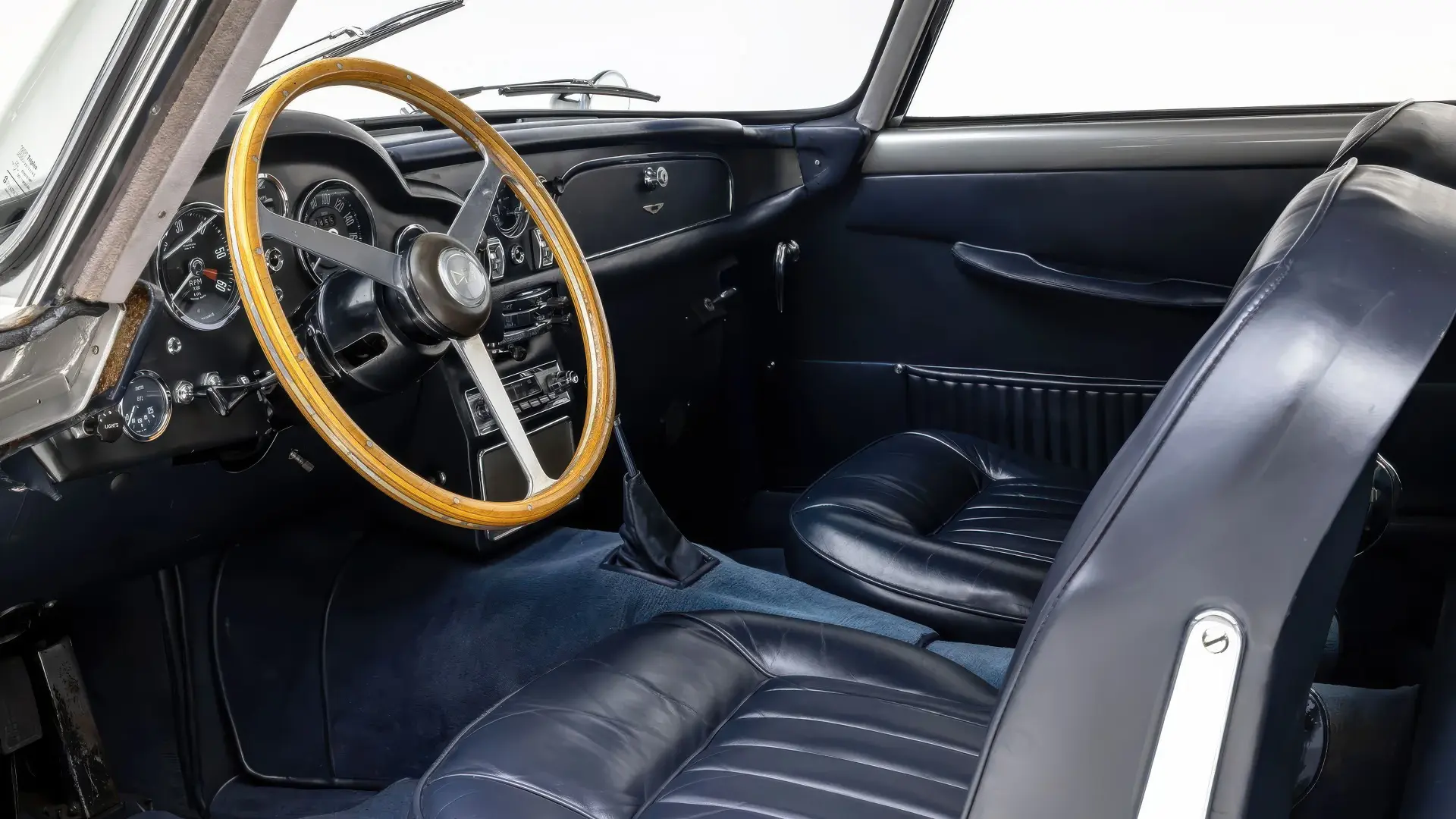 Aston Martin DB5 Vantage - 1965 - 06