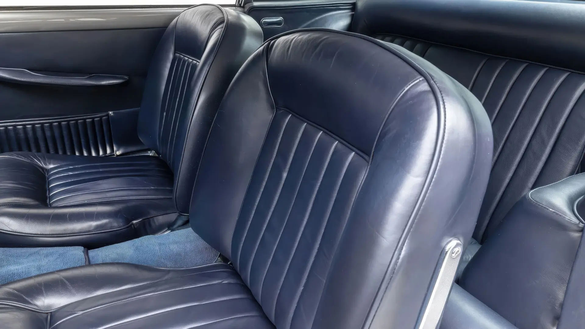 Aston Martin DB5 Vantage - 1965 - 07