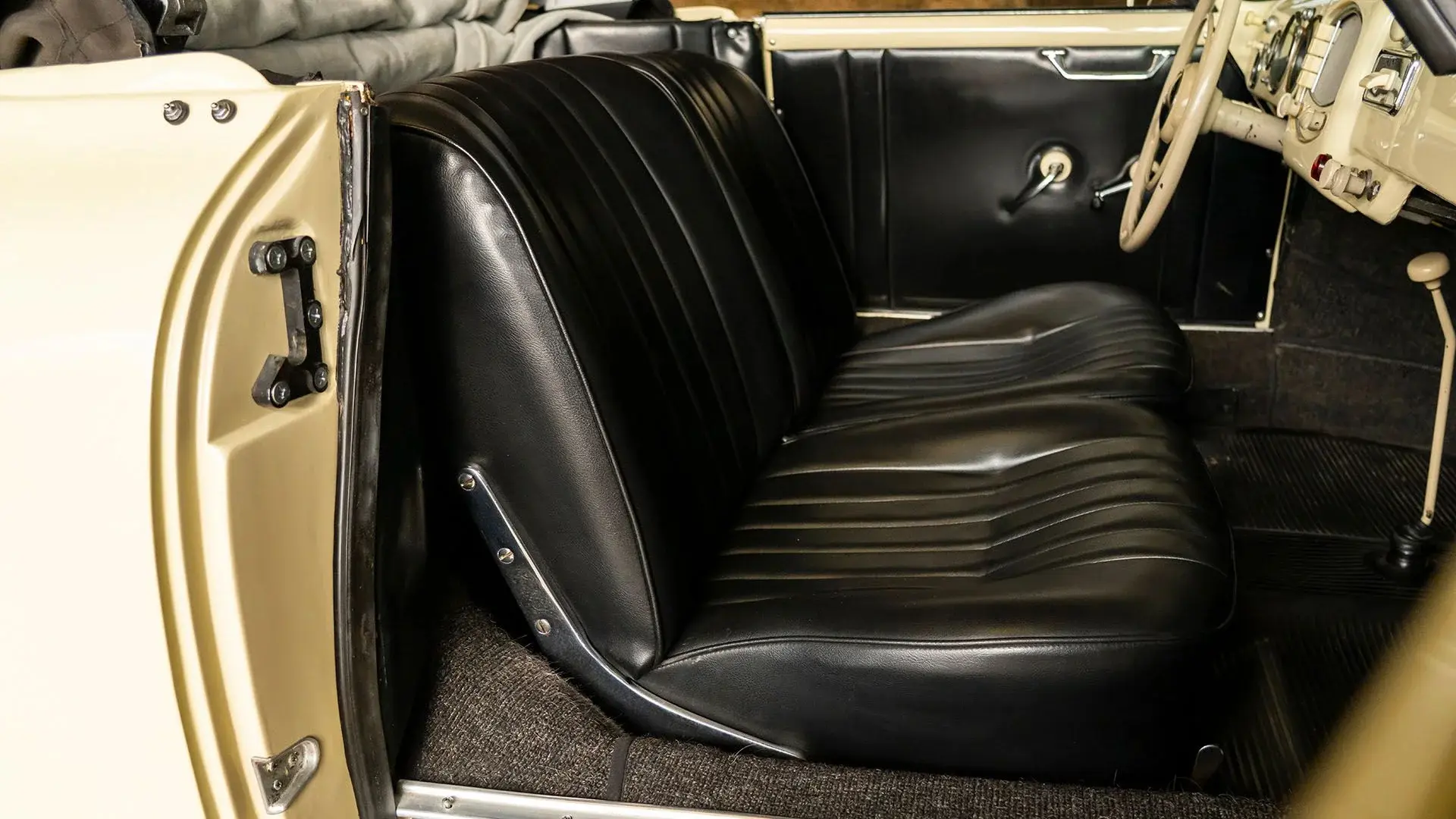 Porsche 356 Pre-A 'Knickscheibe' 1500 Cabriolet (Reutter) - 1953- 140