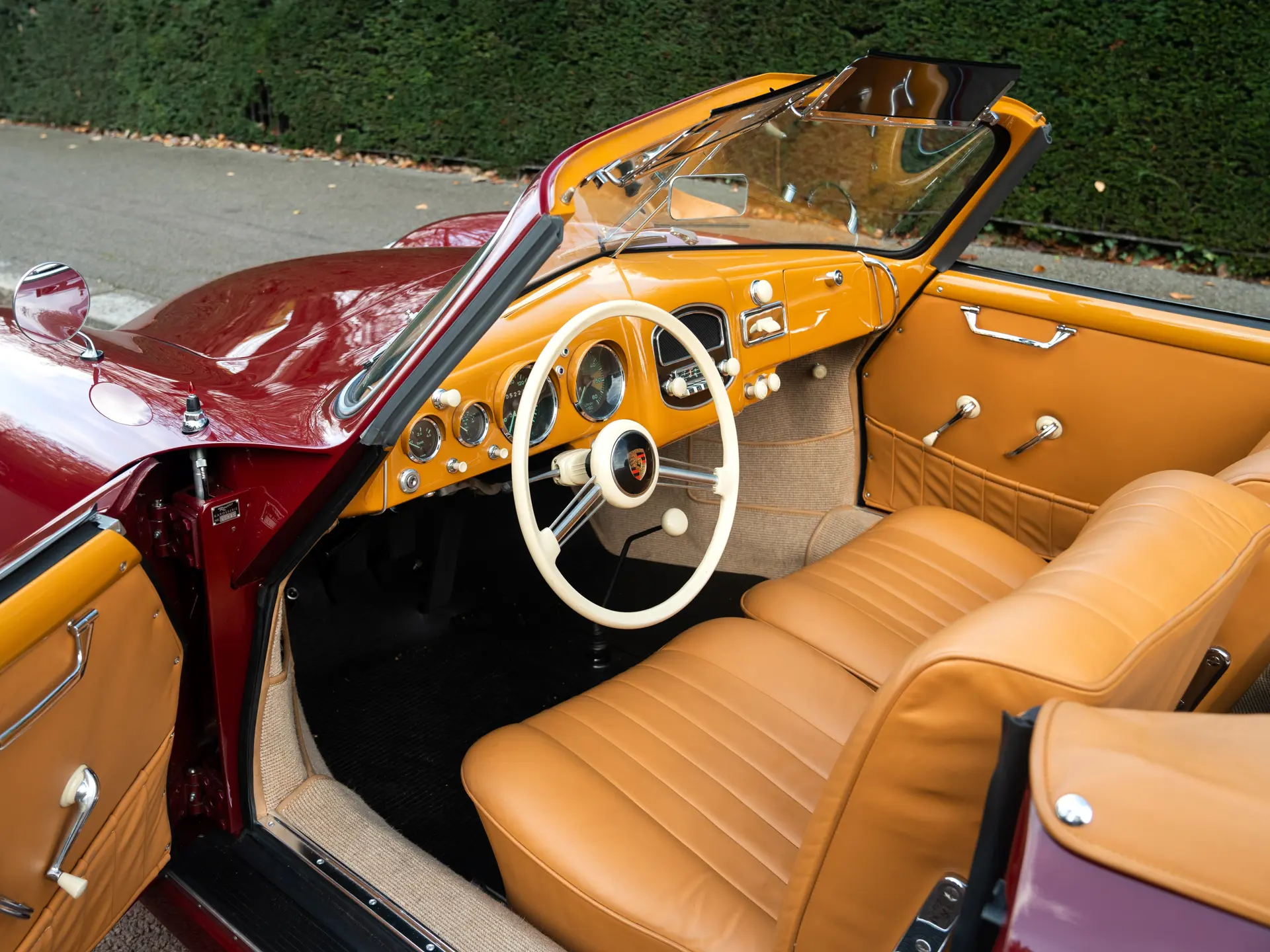 Porsche 356 Pre-A 'Knickscheibe' 1500 Cabriolet (Reutter) - 1954-04