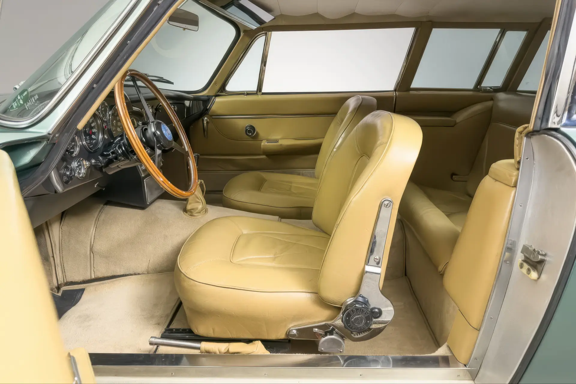 Aston Martin DB 6 Shooting Brake (FLM Panelcraft) - 1965-25