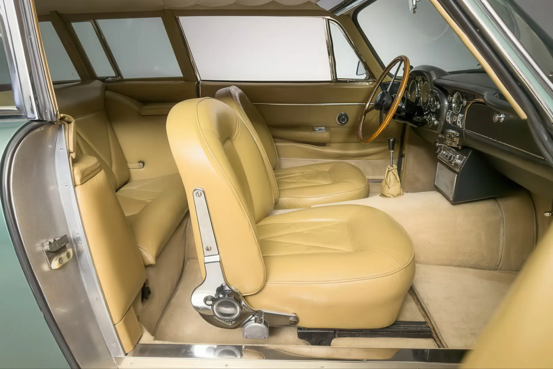 Aston Martin DB 6 Shooting Brake (FLM Panelcraft) - 1965-32