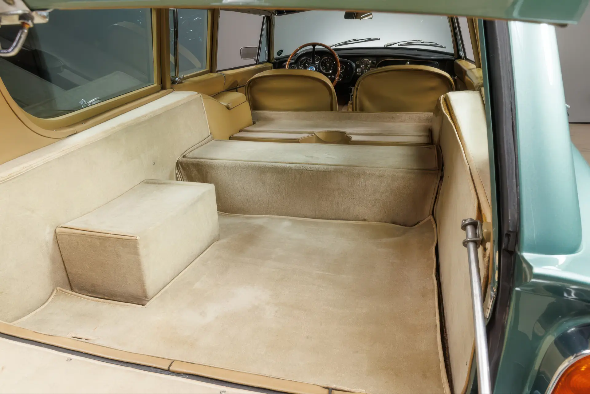 Aston Martin DB 6 Shooting Brake (FLM Panelcraft) - 1965-35