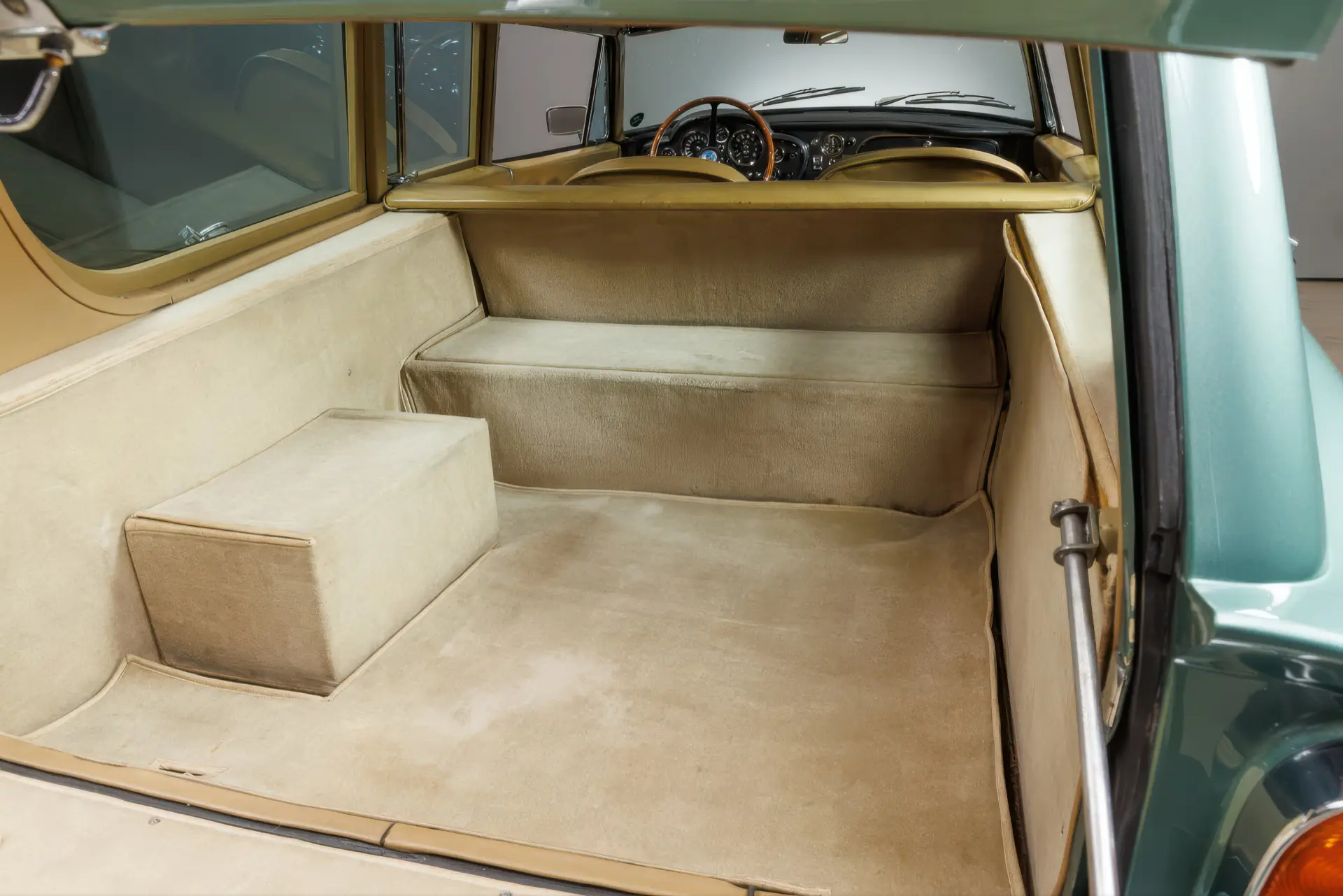 Aston Martin DB 6 Shooting Brake (FLM Panelcraft) - 1965-36