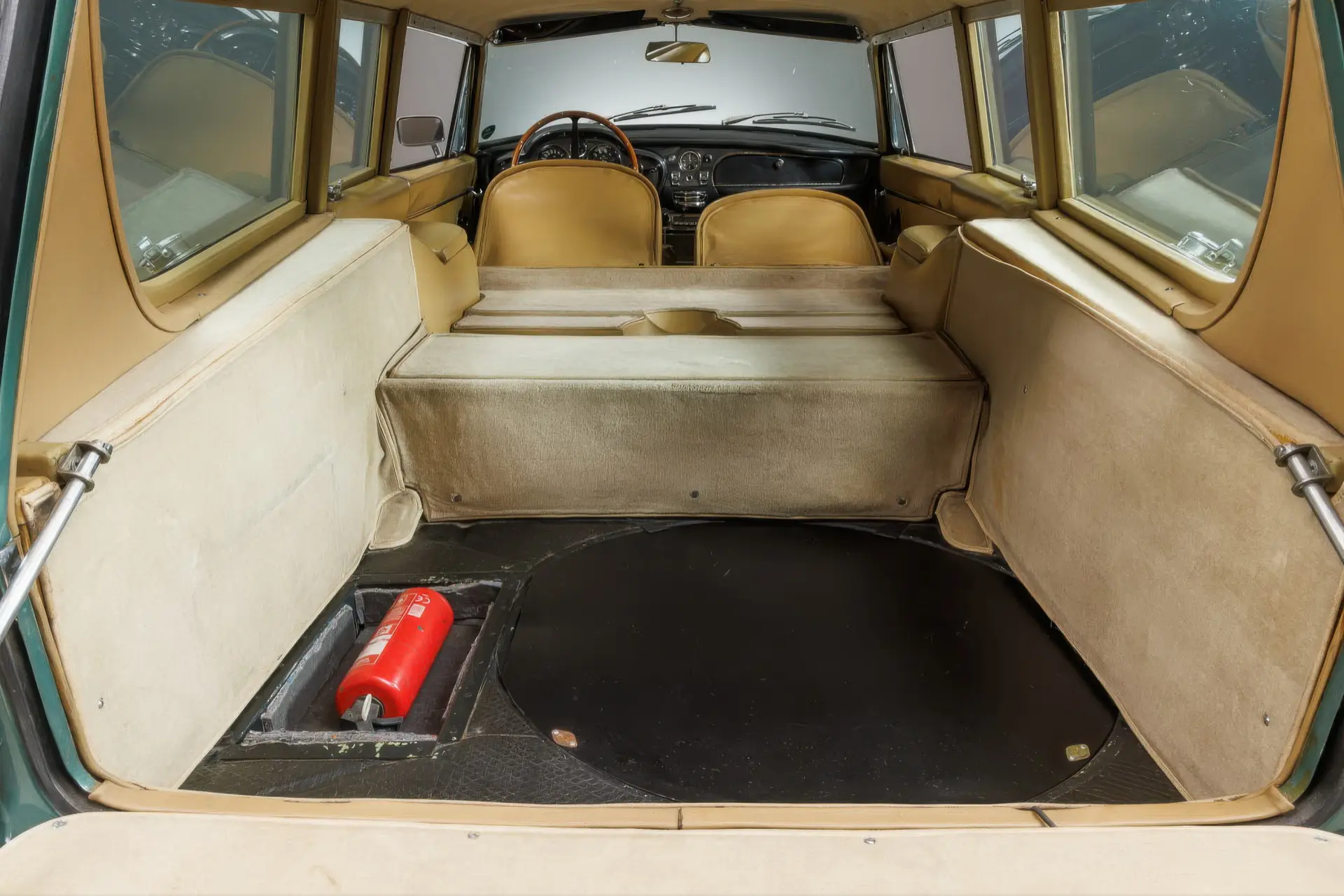 Aston Martin DB 6 Shooting Brake (FLM Panelcraft) - 1965-37