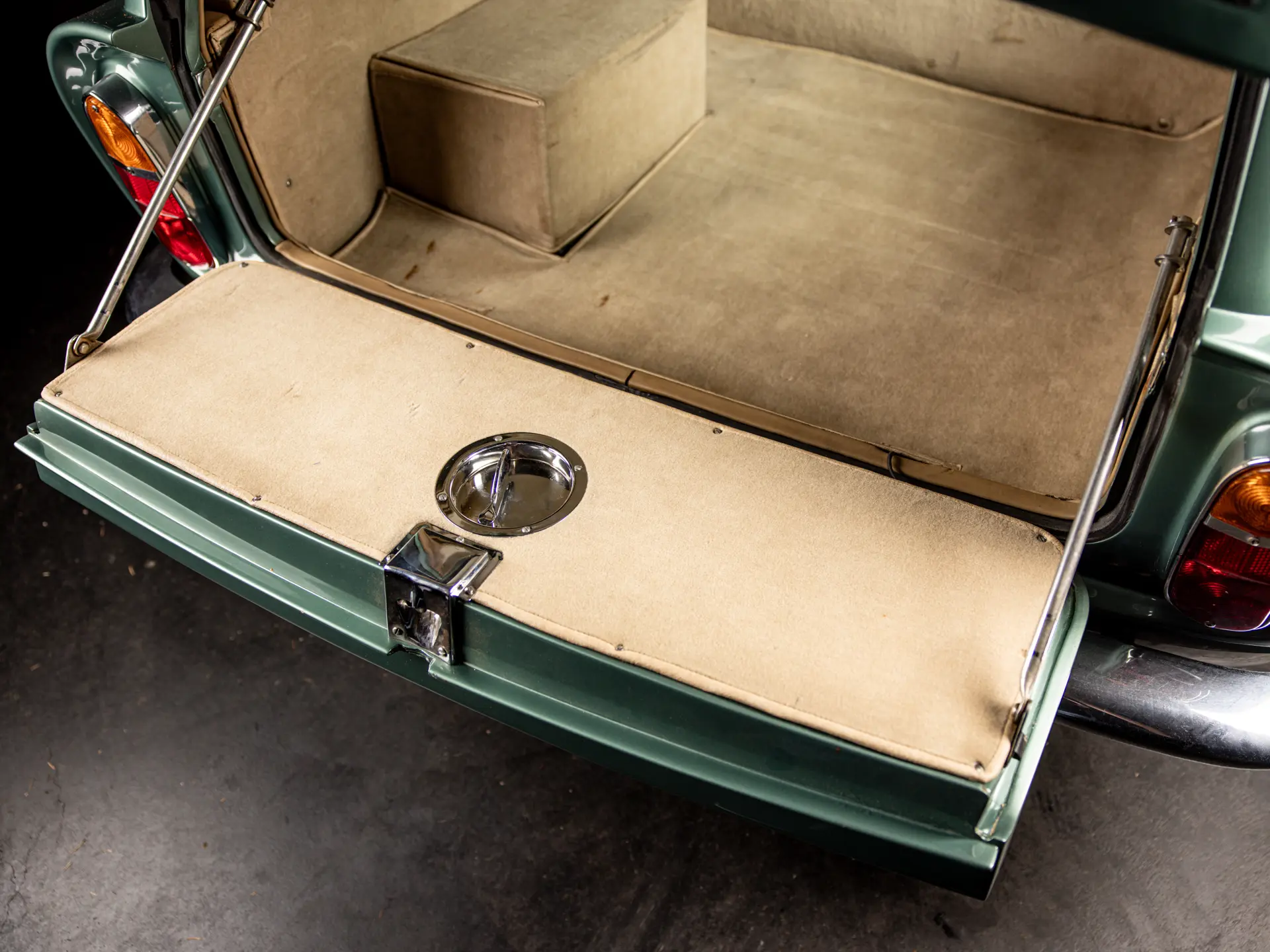 Aston Martin DB 6 Shooting Brake (FLM Panelcraft) - 1965-51