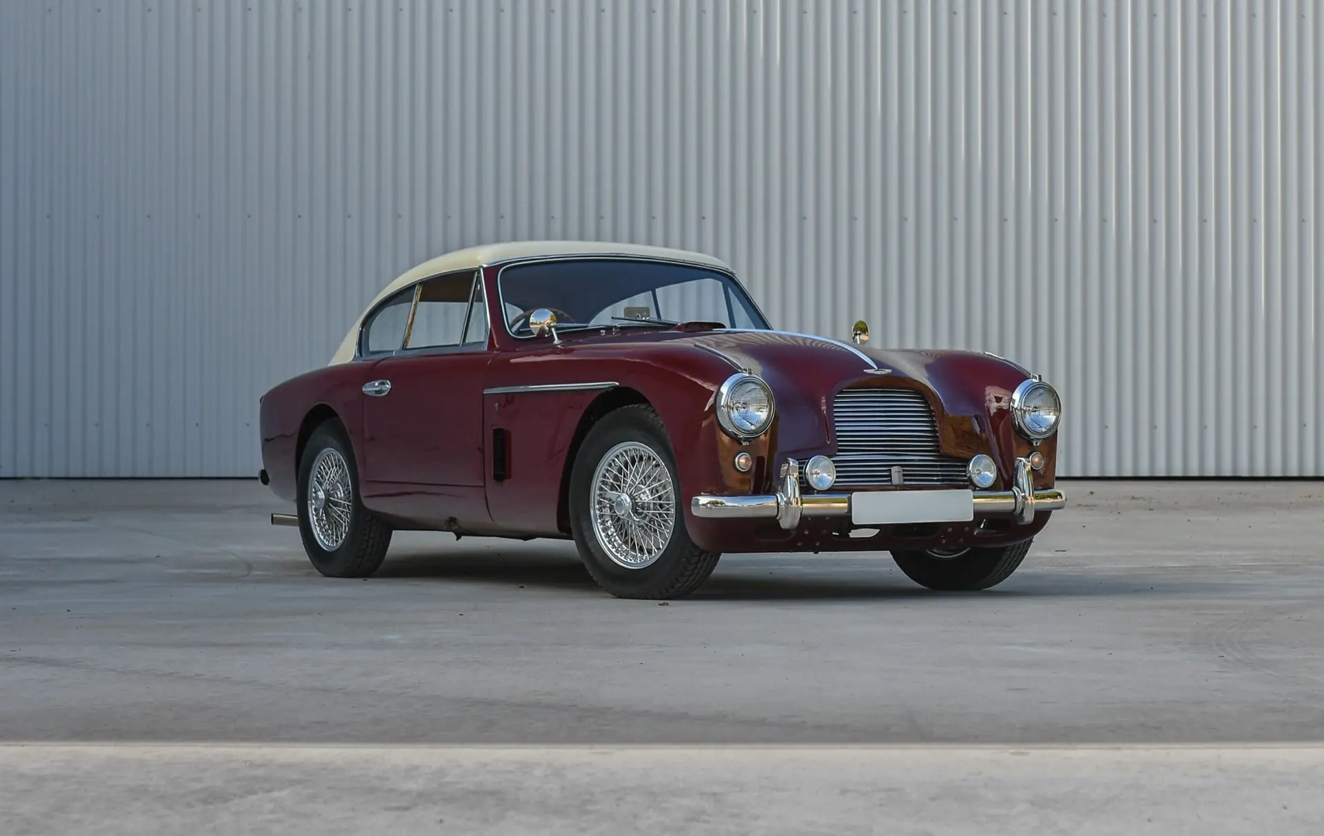 Aston Martin DB2 4 MK2 (Tickford) - 1957 - 01