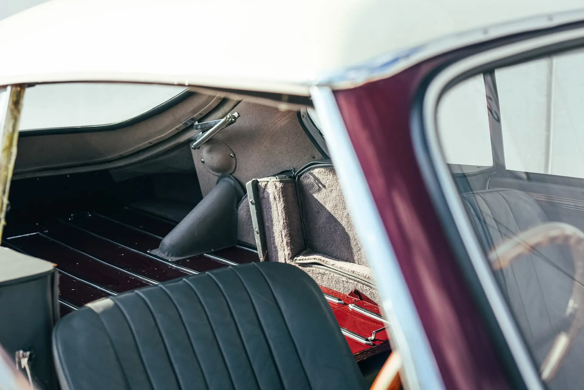 Aston Martin DB2 4 MK2 (Tickford) - 1957 - 15