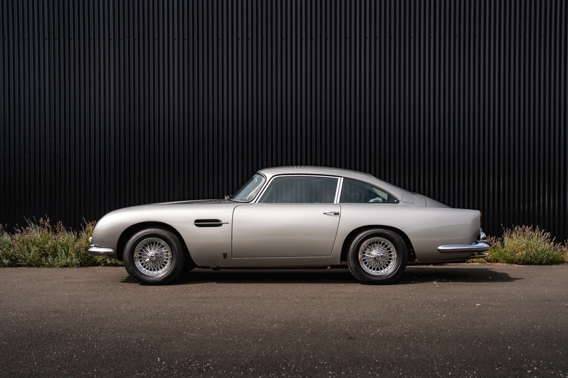 Aston Martin DB5 Saloon - 1964-09