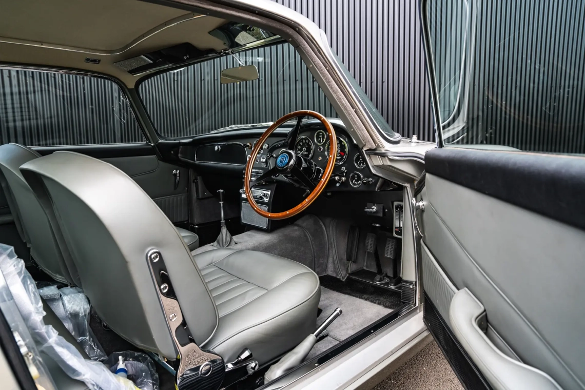 Aston Martin DB5 Saloon - 1964-14