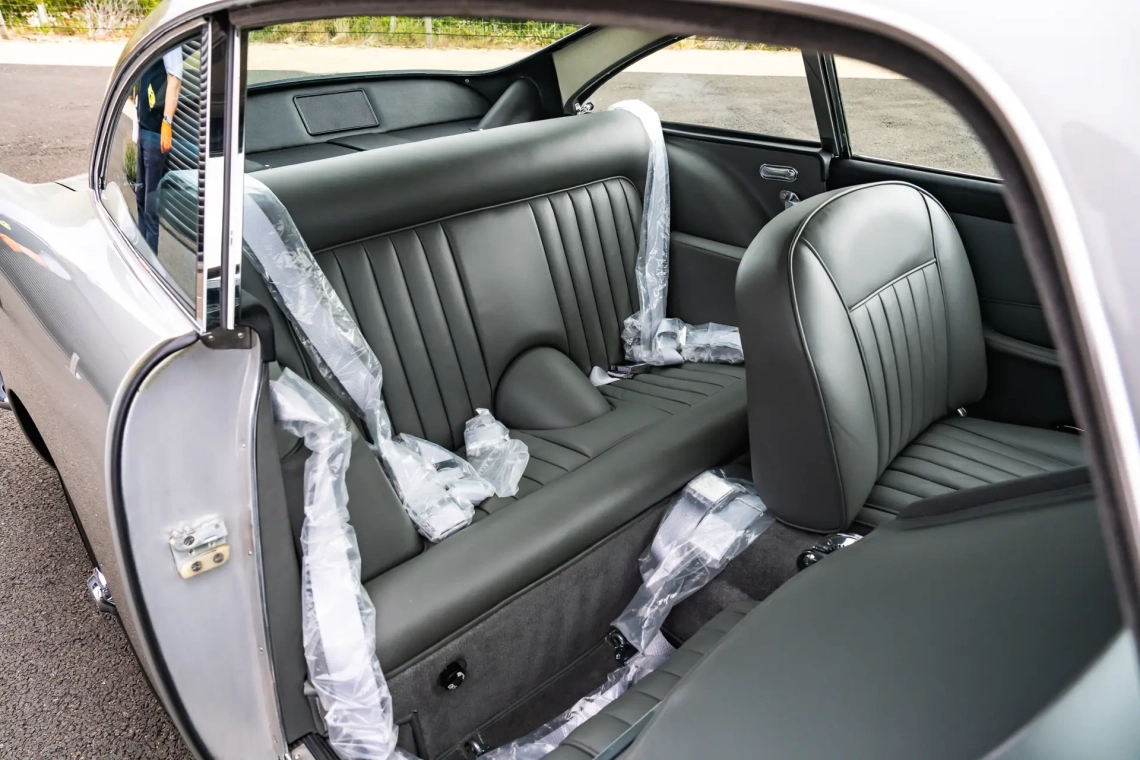 Aston Martin DB5 Saloon - 1964-15