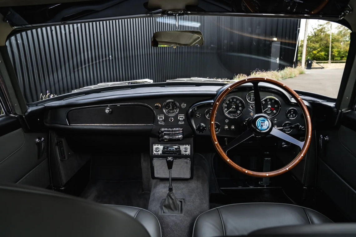 Aston Martin DB5 Saloon - 1964-17