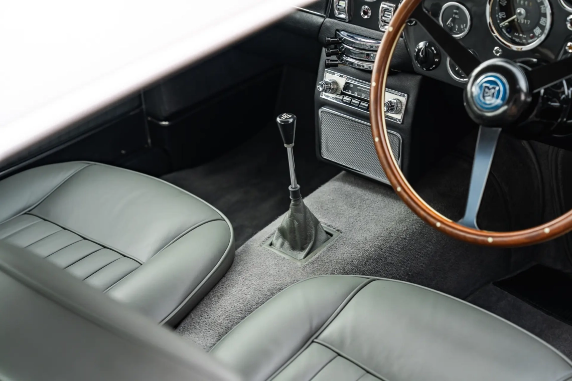 Aston Martin DB5 Saloon - 1964-22