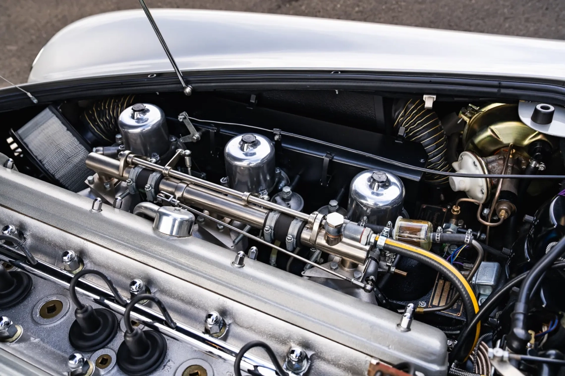 Aston Martin DB5 Saloon - 1964-32