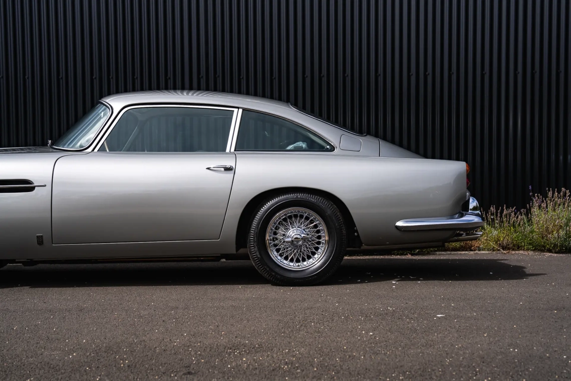 Aston Martin DB5 Saloon - 1964-36