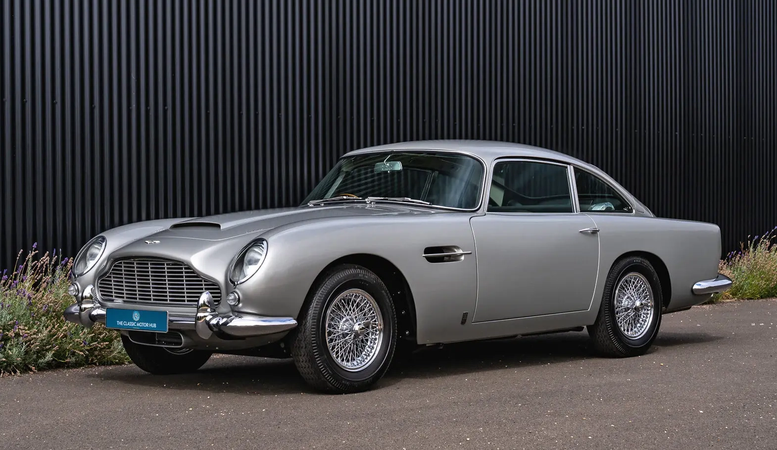 Aston Martin DB5 Saloon - 1964-banner